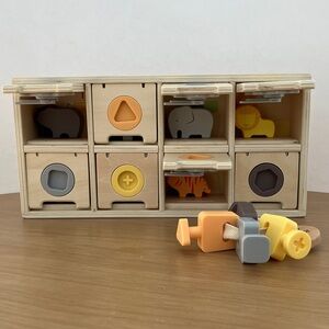 KiwiCo Peek-a-Zoo Puzzle Box